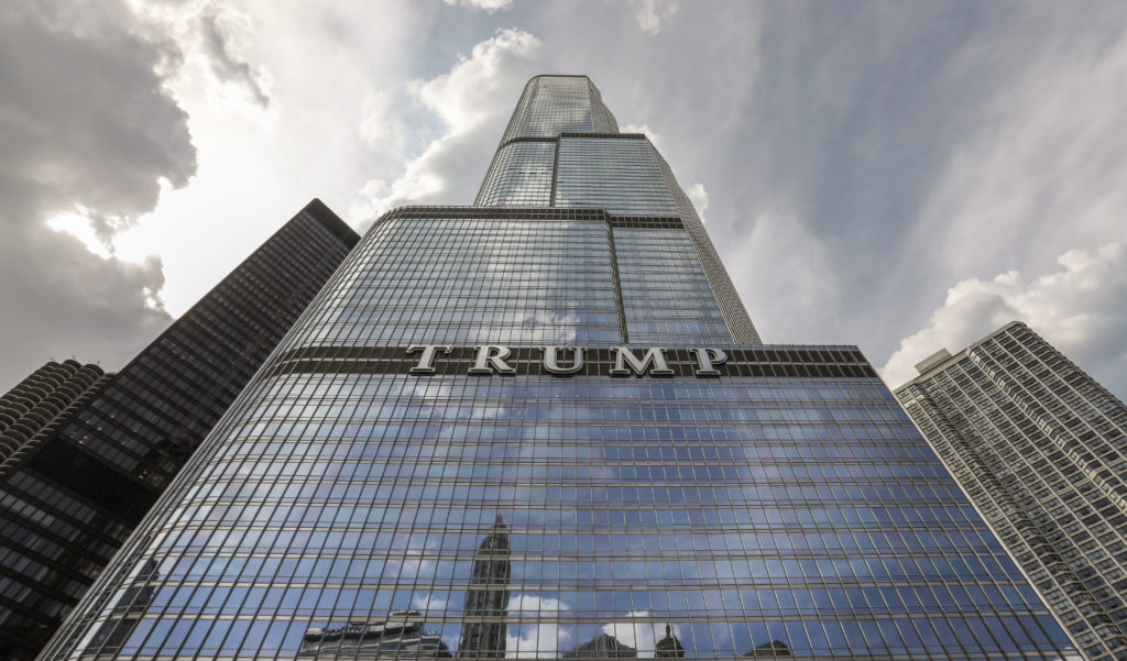 Trump Tower Chicago river
